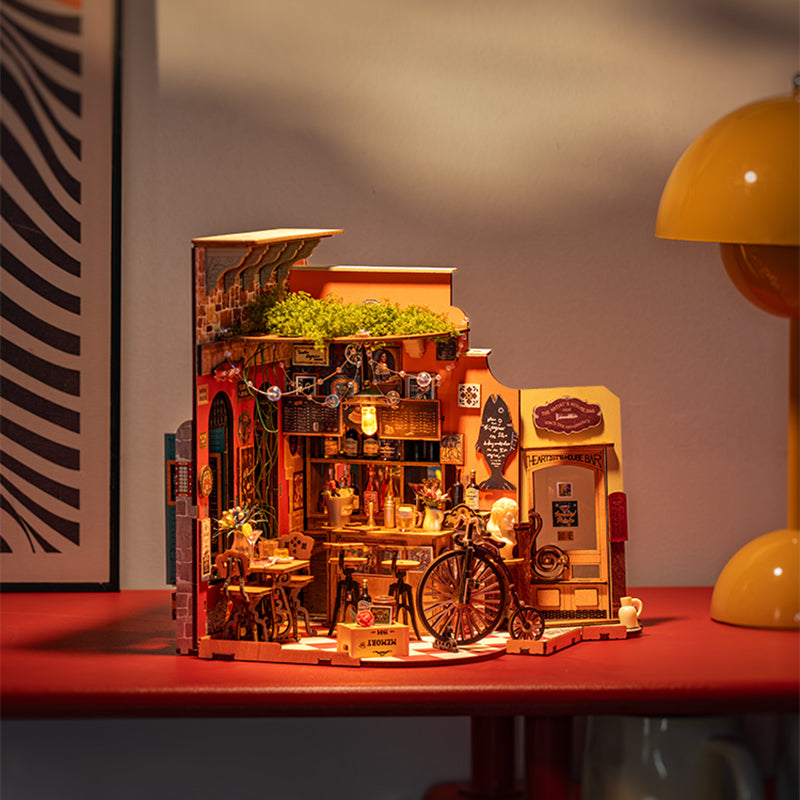 Henry's Chocolate - Paper-chain Models and Hobbies