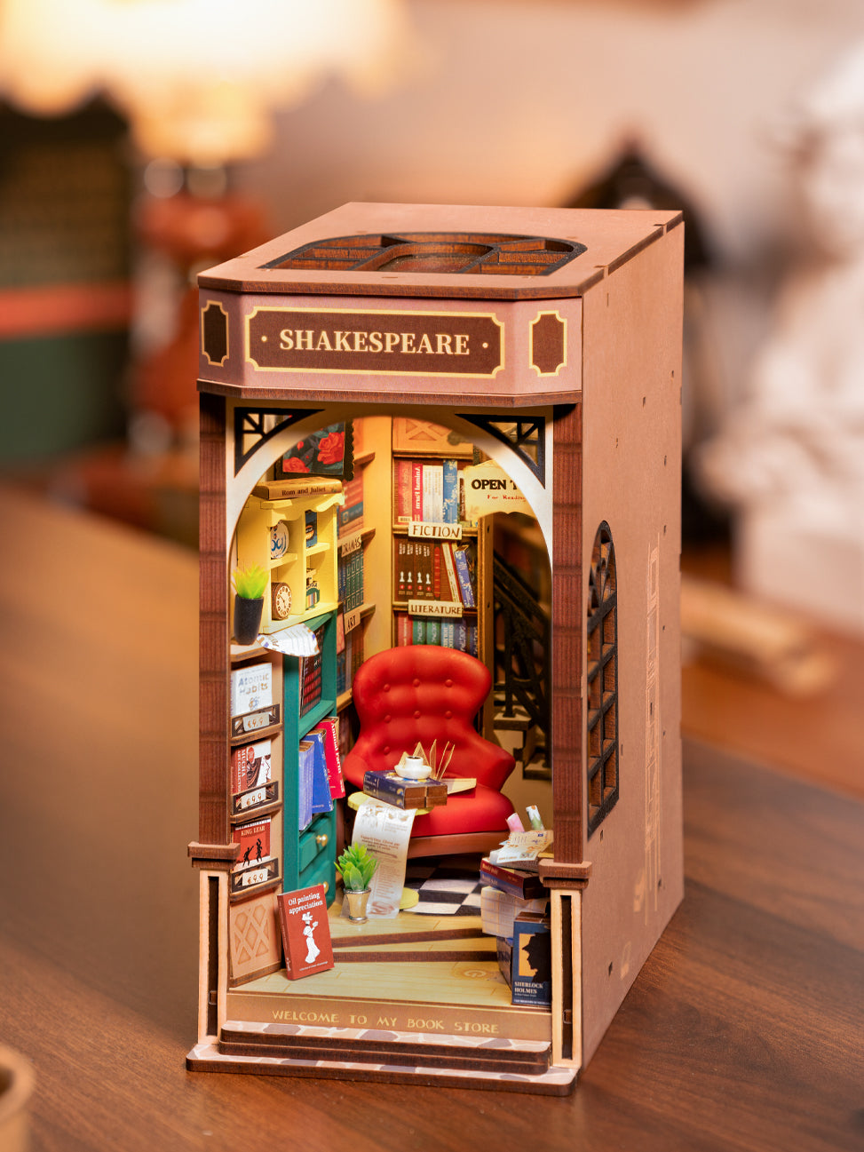 Shakespeare's  Bookstore - Paper-chain Models and Hobbies