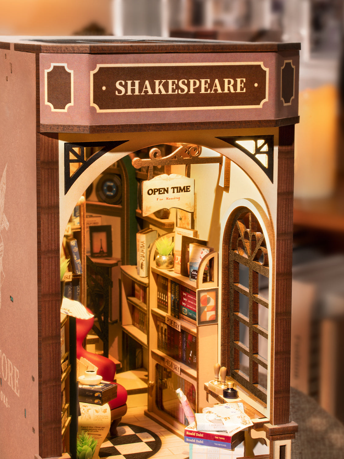 Shakespeare's  Bookstore - Paper-chain Models and Hobbies
