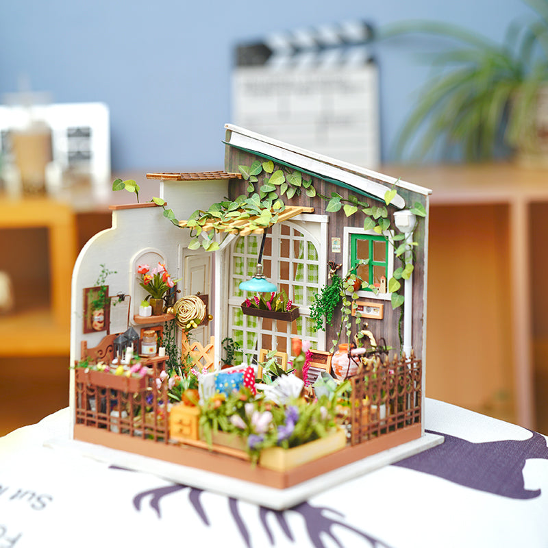 Millers Garden House - Paper-chain Models and Hobbies