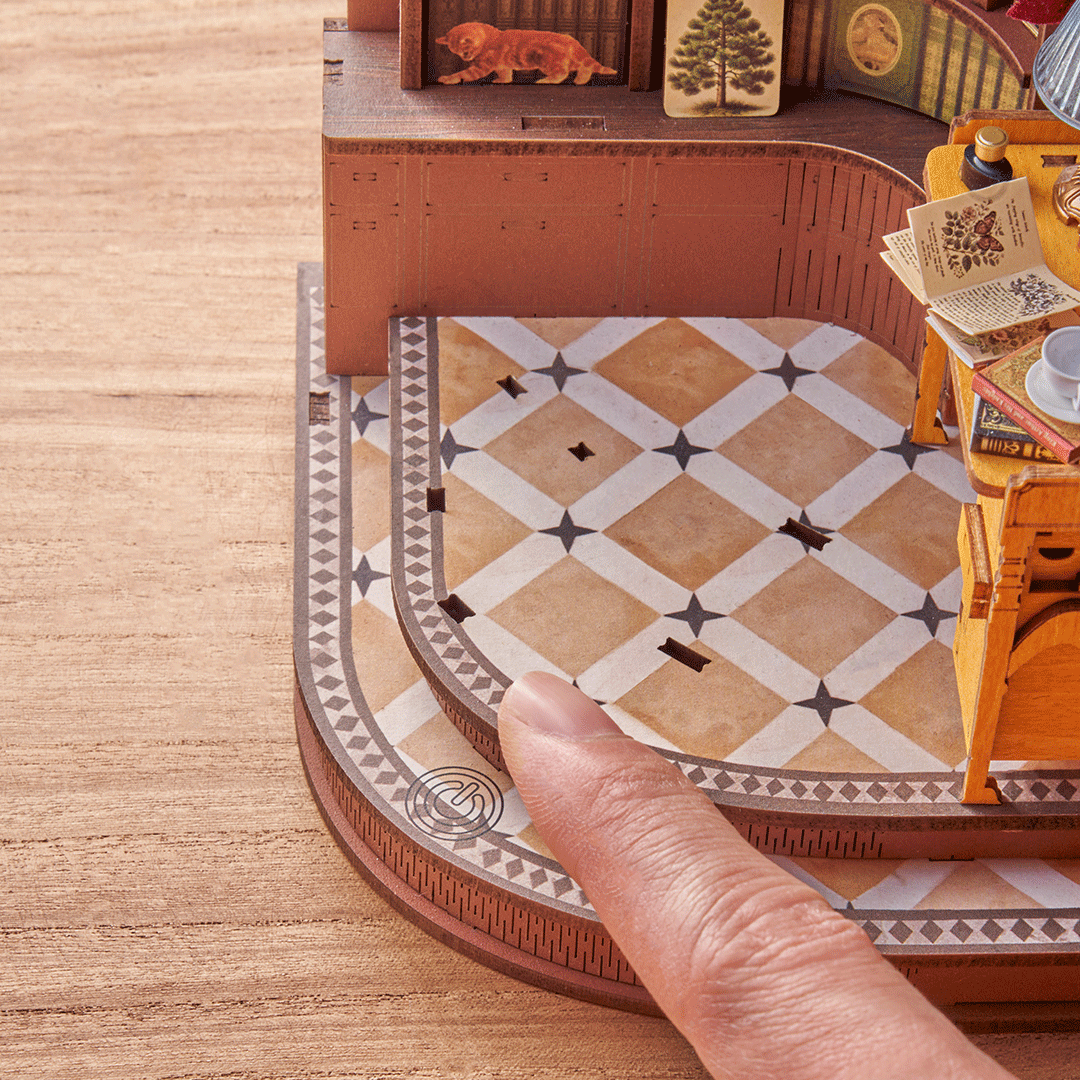 Silent Corner Study - Paper-chain Models and Hobbies