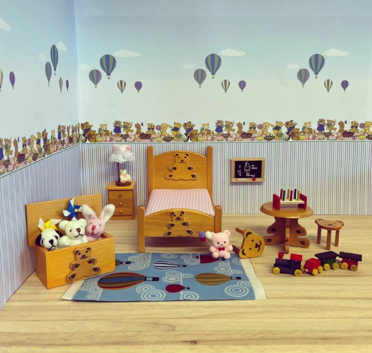 Blackboard and Chalk - Paper-chain Models and Hobbies