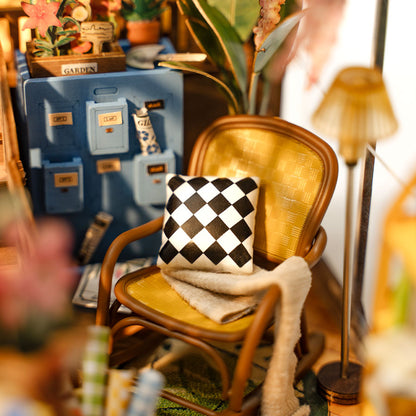 Holiday Garden House Book Nook - Paper-chain Models and Hobbies