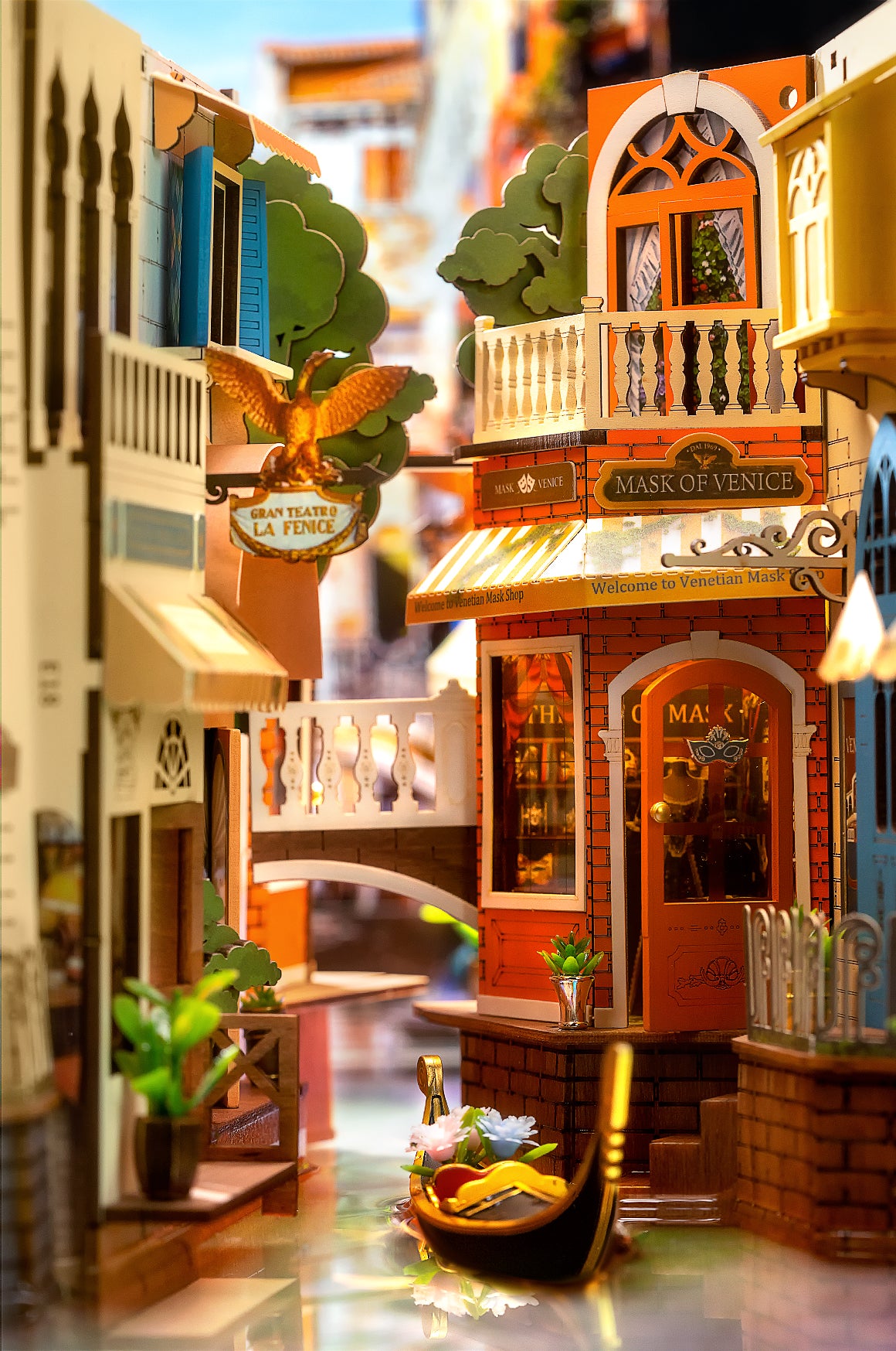 Romantic Venice Book Nook