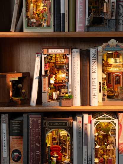 Sakura Wine Alley - Book Nook - Paper-chain Models and Hobbies
