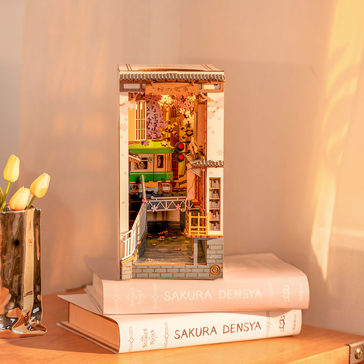 Sakura Densya Book Nook - Paper-chain Models and Hobbies
