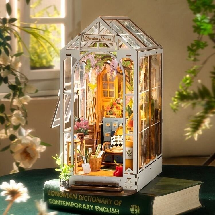 Holiday Garden House Book Nook